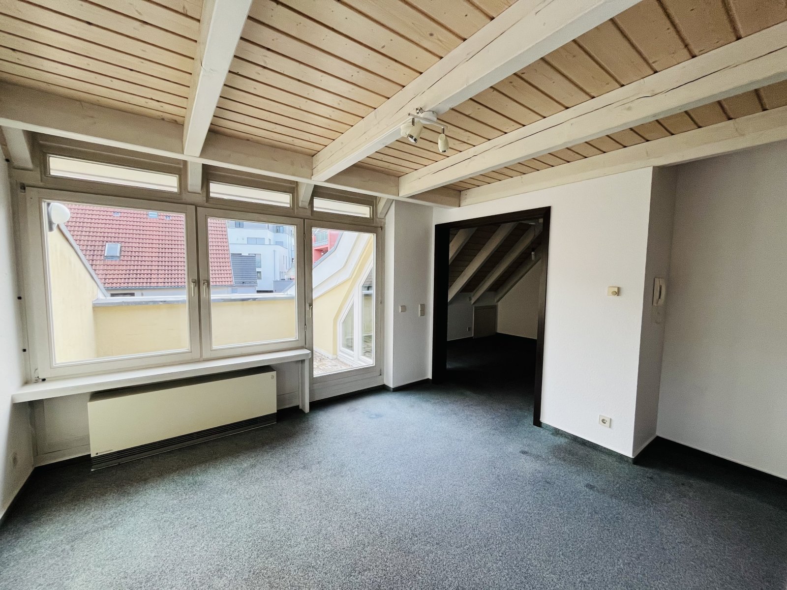 Aidlingen: Zentral gelegene und ruhige Maisonette-Wohnung Aidlingen: Zentral gelegene und ruhige Maisonette-Wohnung