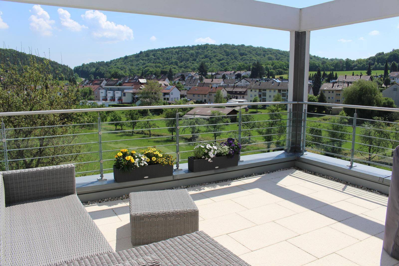 Aidlingen: Großzügige 4,5 ZW mit Dachterrasse Aidlingen: Großzügige 4,5 ZW mit Dachterrasse