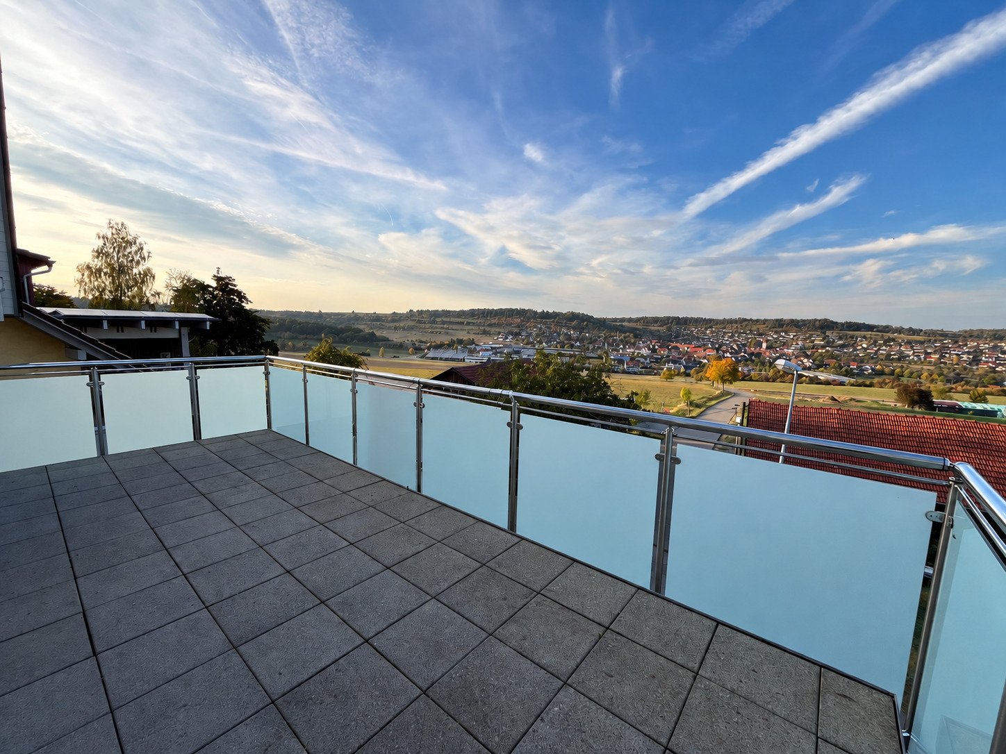 Simmozheim: Neuwertige Maisonettewohnung mit großem Balkon Simmozheim: Neuwertige Maisonettewohnung mit großem Balkon